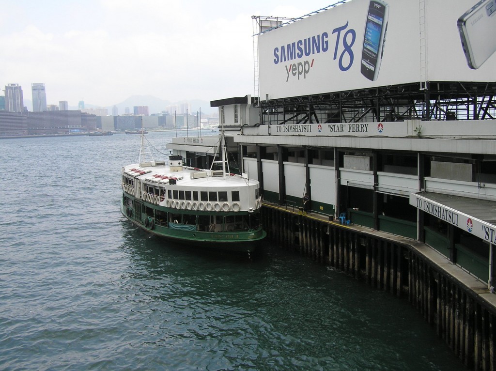 Star Ferry at dock.JPG
