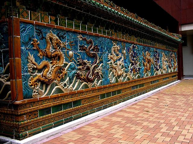 The dragons' wall at the China Center - Hong Kong.JPG