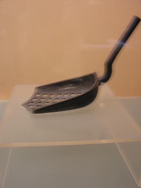 F) A coal shovel from 2400 years ago - we think it is a great idea.JPG