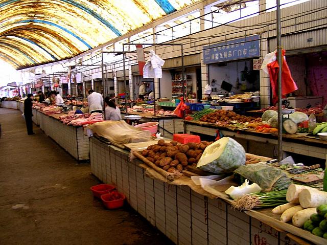 F) Kunming meat market - not a single fly to be seen.JPG
