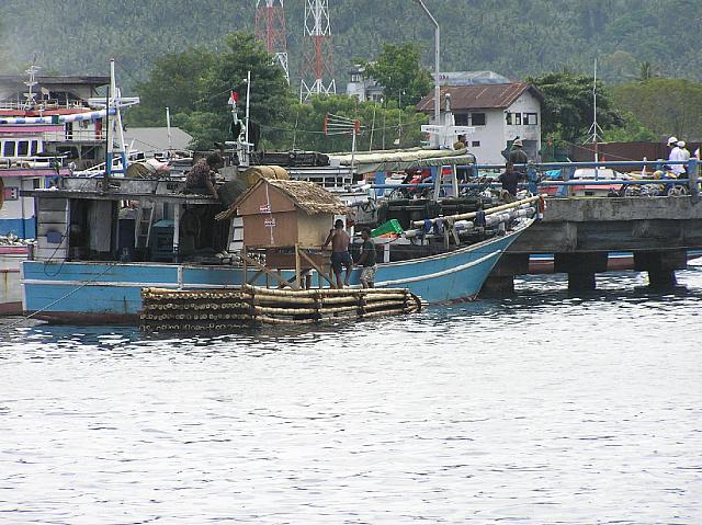 floating fishing hut in harbor R.jpg