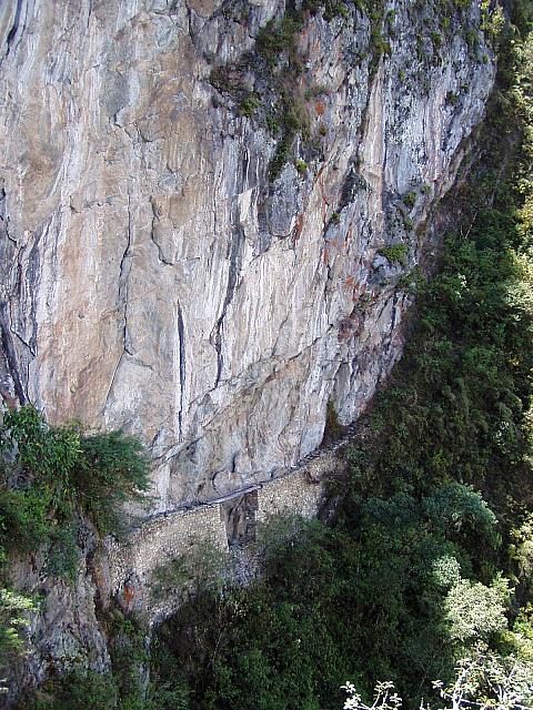 Machu Picchu 24-Inca Drawbridge.JPG