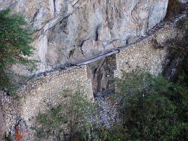 Machu Picchu 25-Drawbridge.JPG