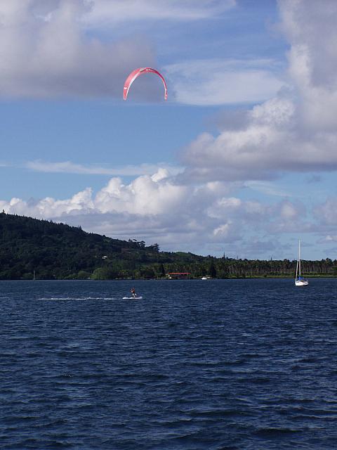 Para-sailing at Pt Phaeton.jpg