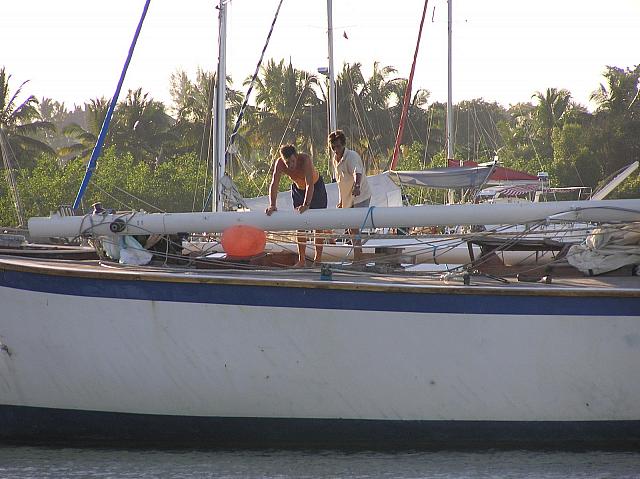 Sander and Francois discussing the boat