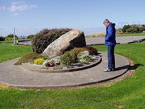 030B R Memorial at Riverton to those lost at sea.jpg